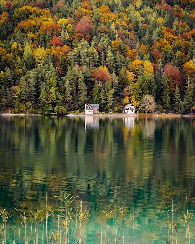 We recently tested the Workation concept successfully in Sardinia and soaked up some more sun and dolce vita. But this was not the first time. Last year around this time we worked from Fuschl in Austria. Then for lunch break a quick jog around the lake with this gigantic autumn panorama. Autumn rocks, so does workation. Have you already tried it out?